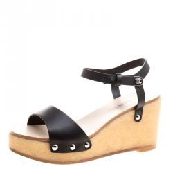 مملوكة مسبقًا صندل شانيل جلد أسود كعب روكي بحزام للكاحل نعل سميك مقاس 40