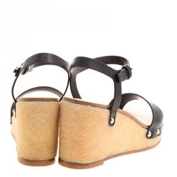 مملوكة مسبقًا صندل شانيل جلد أسود كعب روكي بحزام للكاحل نعل سميك مقاس 40