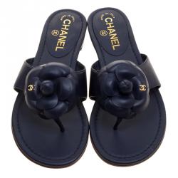 مملوكة مسبقًا صندل إصبع شانيل جلد أزرق كحلي CC زهرت الكاميليا مقاس 3