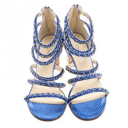 مملوكة مسبقًا صندل شانيل جلد أزرق ميتاليك مطبوع بسلسلة مزينة كعب مربع سميك بسيور مقاس 42