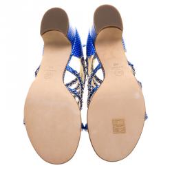 مملوكة مسبقًا صندل شانيل جلد أزرق ميتاليك مطبوع بسلسلة مزينة كعب مربع سميك بسيور مقاس 42