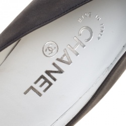 Pre Owned Chanel Two Tone Suede and Leather CC Cap Toe Chain Detail Platform Pumps Size 41