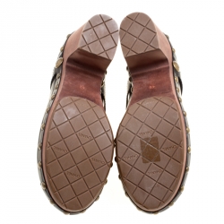 مملوكة مسبقًا Chanel Black Leather Studded Wood Platform Mules Size 42