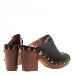 مملوكة مسبقًا Chanel Black Leather Studded Wood Platform Mules Size 42