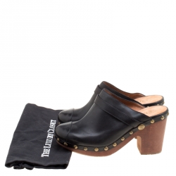 مملوكة مسبقًا Chanel Black Leather Studded Wood Platform Mules Size 42