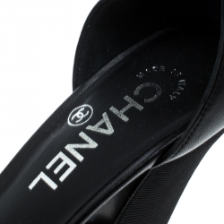 مملوكة مسبقًا صندل شانيل سيور كاحل تفاصيل لؤلؤ قماش وجلد أسود مقاس 37.5