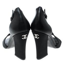 مملوكة مسبقًا صندل شانيل سيور كاحل تفاصيل لؤلؤ قماش وجلد أسود مقاس 37.5