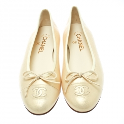 مملوكة مسبقًا Chanel Gold Leather CC Cap Toe Bow Ballet Flats Size 39