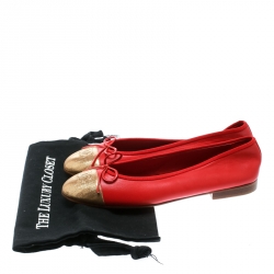 Pre Owned حذاء باليه فلات شانيل CC جلد وردي مقدمة متباينة بفيونكة مقاس 38.5