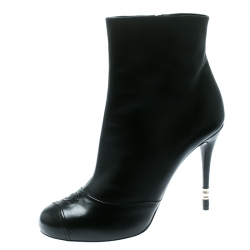 مملوكة مسبقًا Chanel Black Leather CC Faux Pearl Embellished Heel Ankle Boots Size 39.5