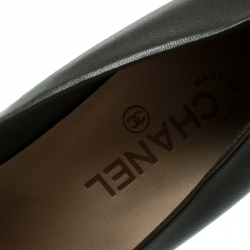 Pre Owned حذاء كعب عالي شانيل نعل سميك غطاء مقدمة CC جلد رمادي مقاس 40.5