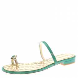 مملوكة مسبقًا Chanel Green Leather Enamel Embellished Toe Ring Flat Sandals Size 36.5