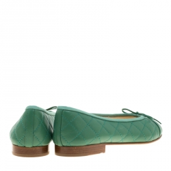 Pre Owned حذاء فلات باليه شانيل فيونكة CC جلد مبطن أزرق مقاس 36.5