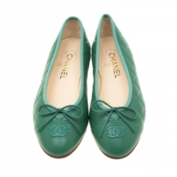 Pre Owned حذاء فلات باليه شانيل فيونكة CC جلد مبطن أزرق مقاس 36.5