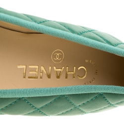 Pre Owned حذاء فلات باليه شانيل فيونكة CC جلد مبطن أزرق مقاس 36.5