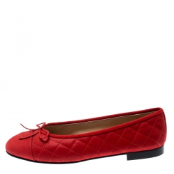 Pre Owned Chanel Red Quilted Suede CC Cap Toe Ballet Flats Size 40.5