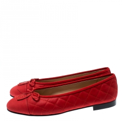Pre Owned Chanel Red Quilted Suede CC Cap Toe Ballet Flats Size 40.5