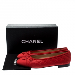 Pre Owned Chanel Red Quilted Suede CC Cap Toe Ballet Flats Size 40.5