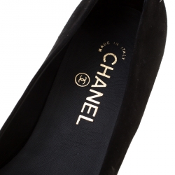 Pre Owned حذاء فلات باليه شانيل CC ساتان وسويدي أسود مقاس 39