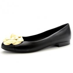 Pre Owned Chanel Black &amp; White Leather Camelia Flower Ballet Flats Size 37.5