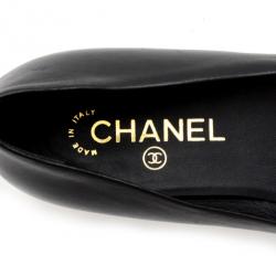 Pre Owned Chanel Black &amp; White Leather Camelia Flower Ballet Flats Size 37.5