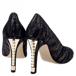 مملوكة مسبقًا حذاء كعب عالي شانيل بمقدمة لؤلؤ لامعة جلد لامع وسويدي مزخرف ذهبي / اسود مقاس 41