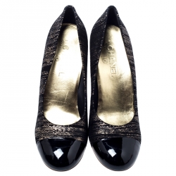 مملوكة مسبقًا حذاء كعب عالي شانيل بمقدمة لؤلؤ لامعة جلد لامع وسويدي مزخرف ذهبي / اسود مقاس 41