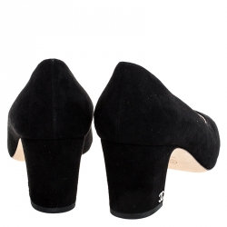 مملوكة مسبقًا Chanel Black Suede And Metallic Silver Leather CC Cap Toe Pumps Size 40.5
