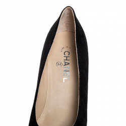 مملوكة مسبقًا Chanel Black Suede And Metallic Silver Leather CC Cap Toe Pumps Size 40.5