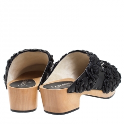 مملوكة مسبقًا Chanel Metallic Black Camellia Embellished CC Lock Wooden Clogs Size 40