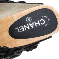 مملوكة مسبقًا Chanel Metallic Black Camellia Embellished CC Lock Wooden Clogs Size 40