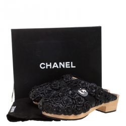 مملوكة مسبقًا Chanel Metallic Black Camellia Embellished CC Lock Wooden Clogs Size 40