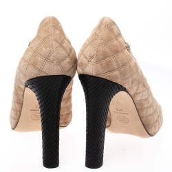 مملوكة مسبقًا Chanel Beige Quilted Suede And Python Leather Cap Toe CC Pumps Size 41