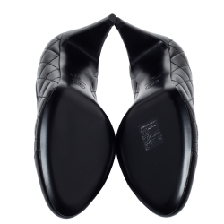 مملوكة مسبقًا Chanel Black Quilted Leather Cap Toe CC Heel Pumps Size 39