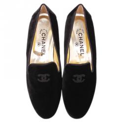 مملوكة مسبقًا حذاء شانيل مخمل أسود CC سموكينج مقاس 37.5