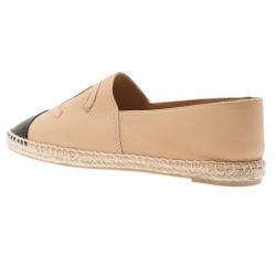 مملوكة مسبقًا Chanel Beige and Black Leather CC Espadrilles Size 40