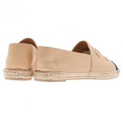 مملوكة مسبقًا Chanel Beige and Black Leather CC Espadrilles Size 40