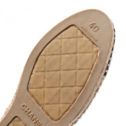 مملوكة مسبقًا Chanel Beige and Black Leather CC Espadrilles Size 40
