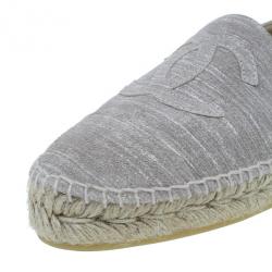 مملوكة مسبقًا Chanel Beige Suede CC Espadrilles Size 39