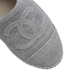 مملوكة مسبقًا Chanel Beige Suede CC Espadrilles Size 39