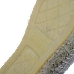 مملوكة مسبقًا Chanel Beige Suede CC Espadrilles Size 39