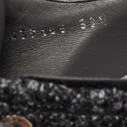 مملوكة مسبقًا Chanel Tweed Grey/Black Woven Fabric and Leather Cap Toe Low Top Sneakers Size 39.5