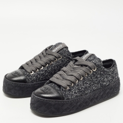 مملوكة مسبقًا Chanel Tweed Grey/Black Woven Fabric and Leather Cap Toe Low Top Sneakers Size 39.5