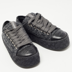 مملوكة مسبقًا Chanel Tweed Grey/Black Woven Fabric and Leather Cap Toe Low Top Sneakers Size 39.5