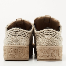 مملوكة مسبقًا Chanel Beige/ Black Tweed and Leather Cap Toe CC Low Top Sneakers Size 39.5