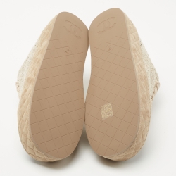 مملوكة مسبقًا Chanel Beige/ Black Tweed and Leather Cap Toe CC Low Top Sneakers Size 39.5