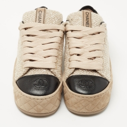 مملوكة مسبقًا Chanel Beige/ Black Tweed and Leather Cap Toe CC Low Top Sneakers Size 39.5