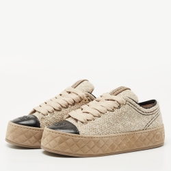 مملوكة مسبقًا Chanel Beige/ Black Tweed and Leather Cap Toe CC Low Top Sneakers Size 39.5