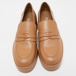 مملوكة مسبقًا Chanel Brown Leather CC Platform Loafers Size 39.5
