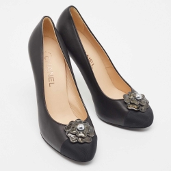 Pre Owned Chanel Black Leather Embellishment Camellia Pumps Size 39